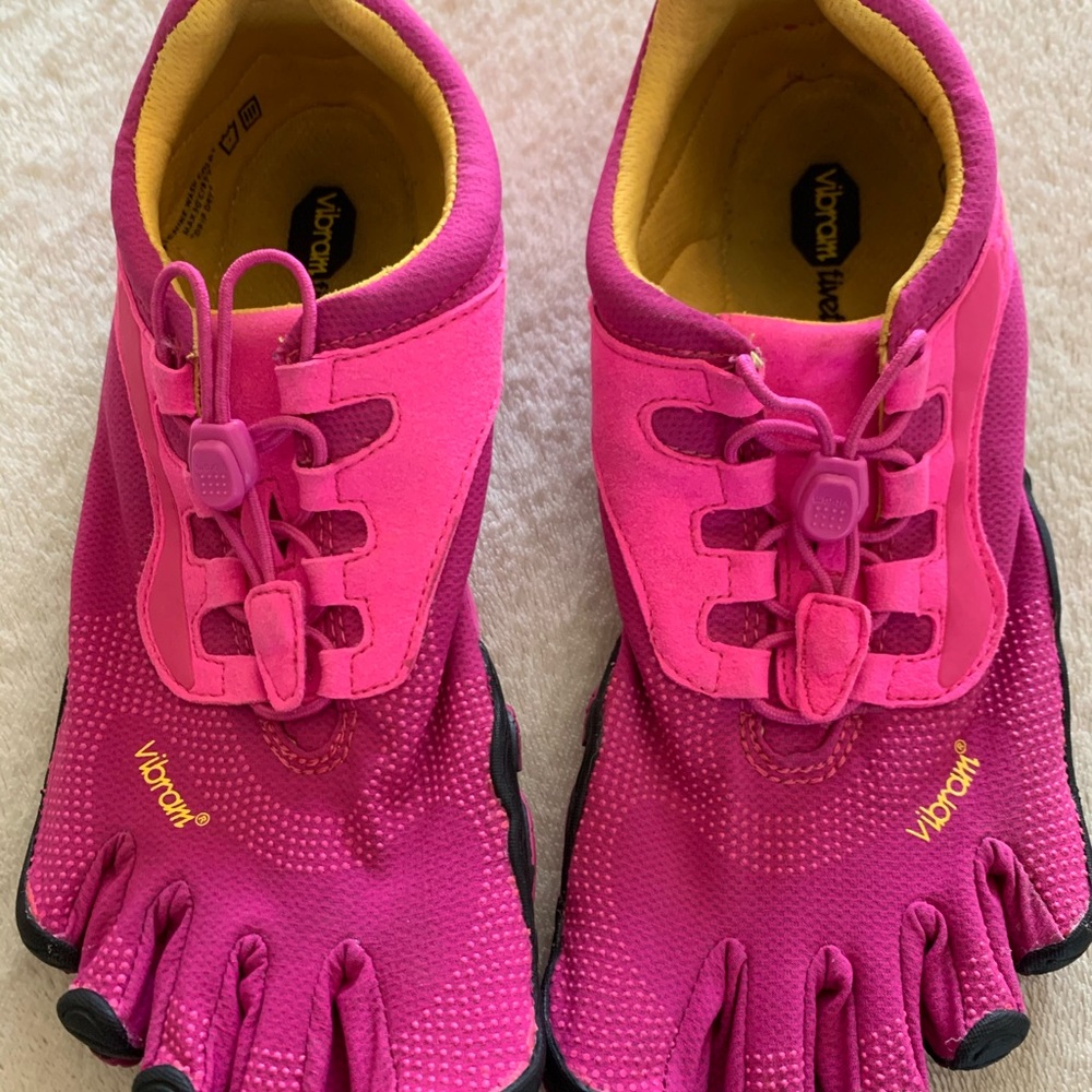 Women’s hot pink vibram
